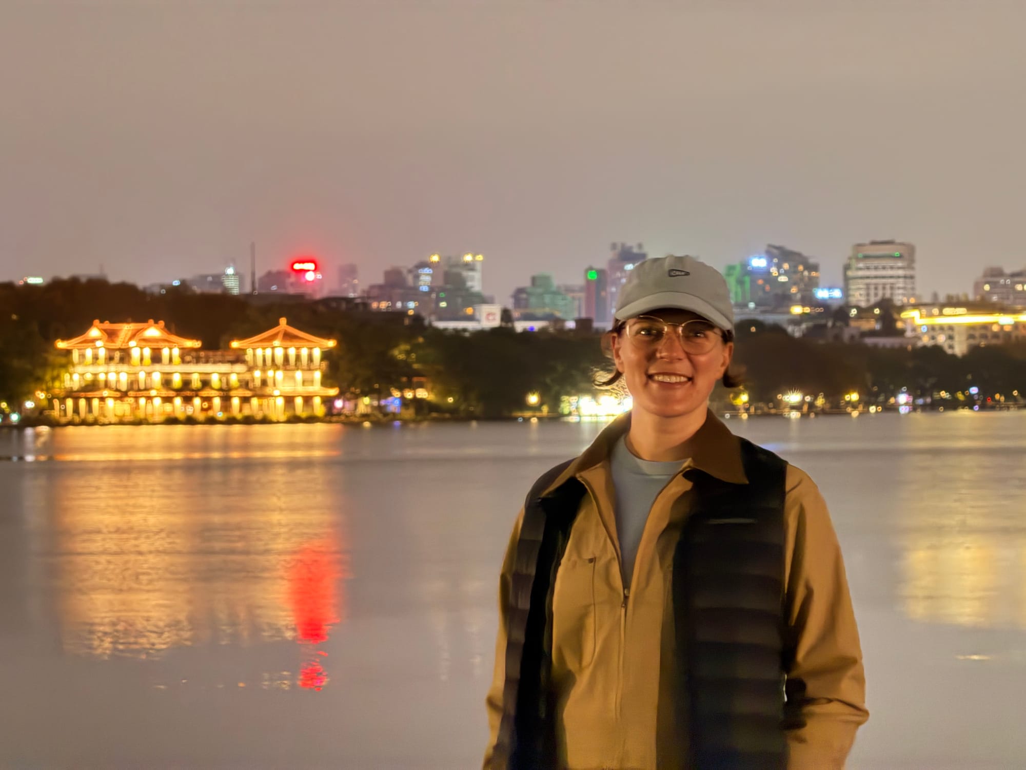 Trip photo: West Lake at night, quietly beating the Summer Palace at its own game